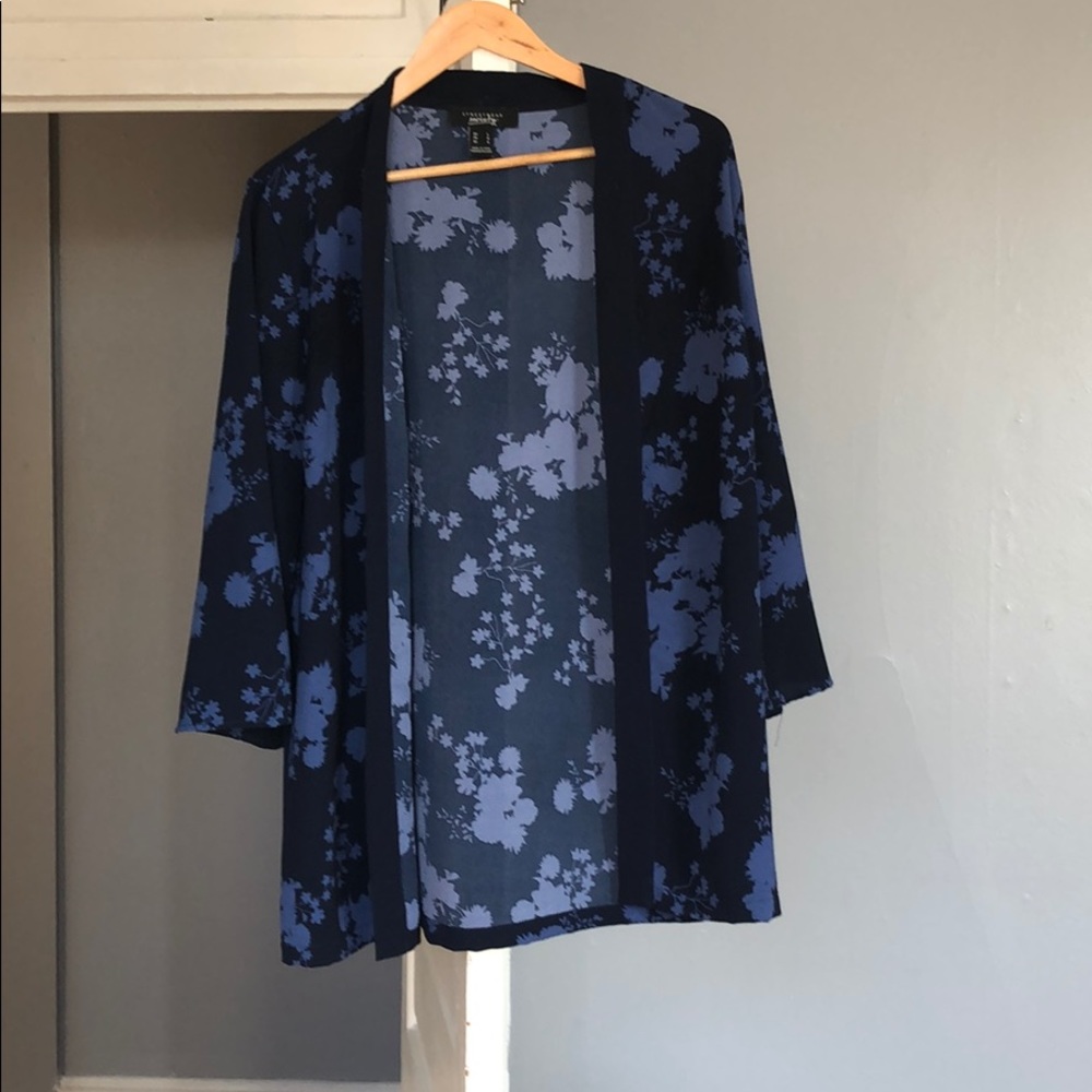Blue floral kimono/cardigan